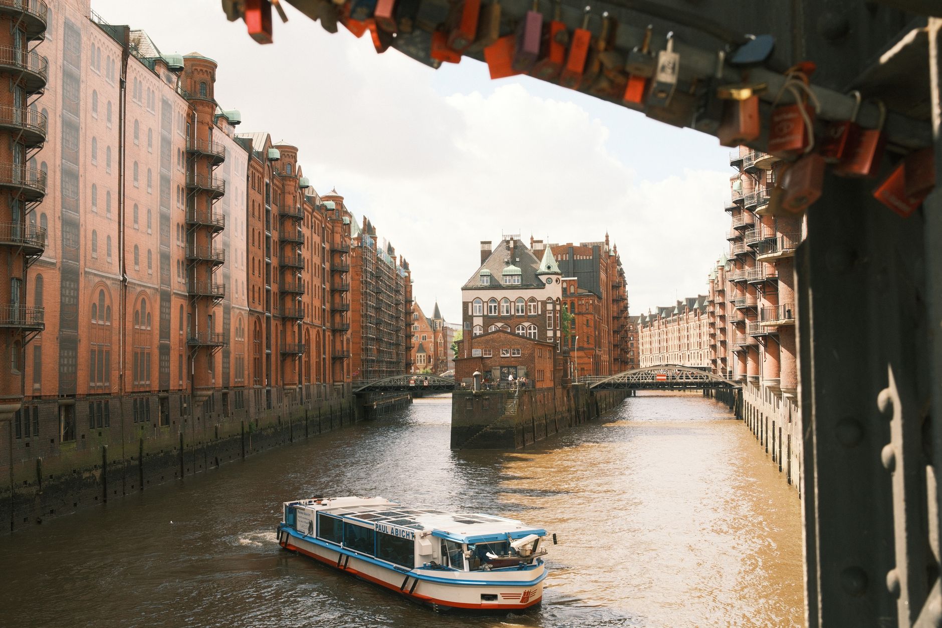 Hamburg Speicherstadt: Magyar utazók útikalauz a kikötőnegyedhez