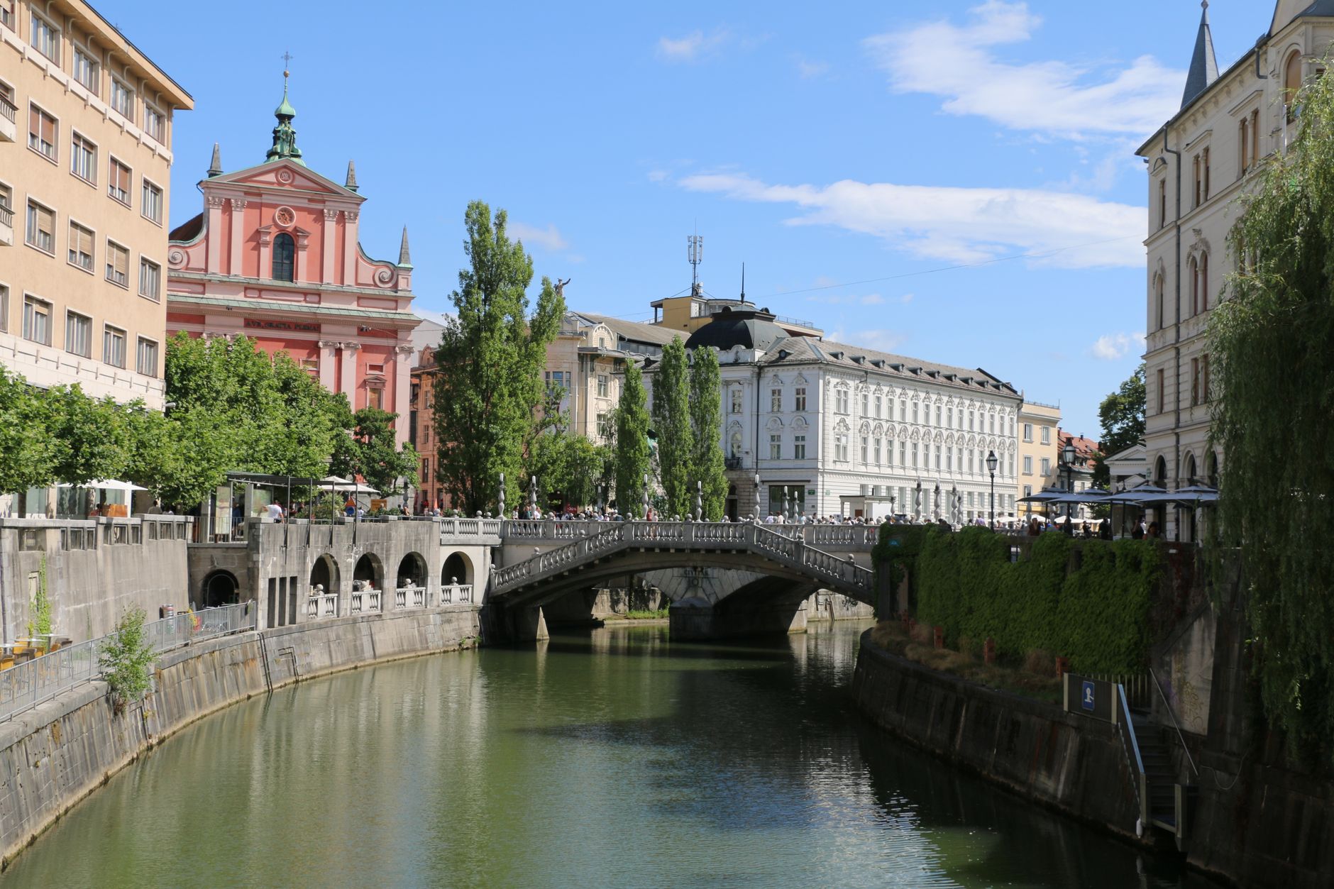 Ljubljanica-parti séta: rejtett kávézók és kilátók