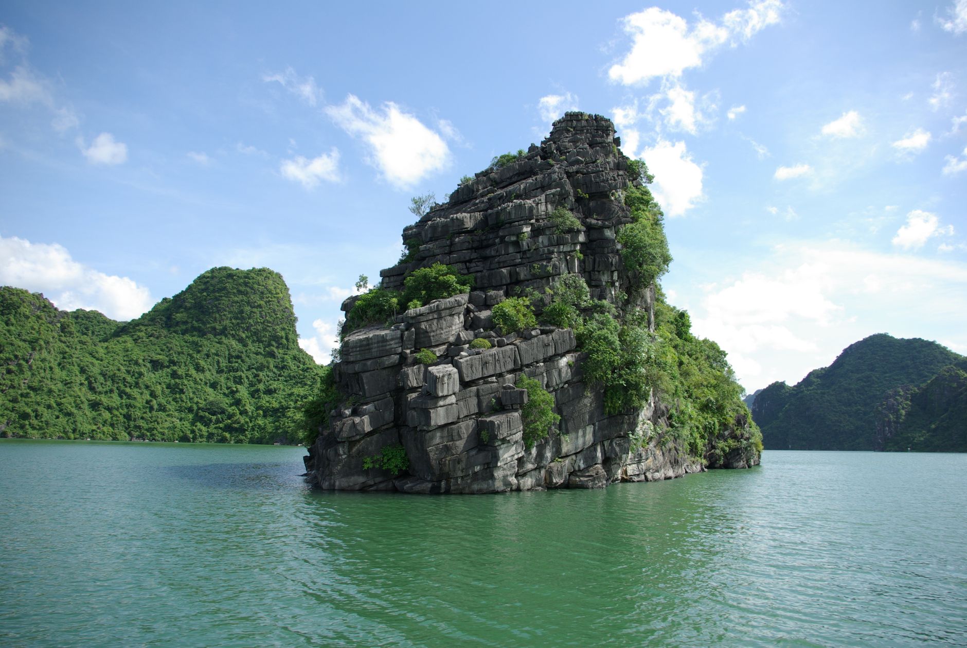 Ha Long-öböl hajókirándulás: tippek magyar utazóknak
