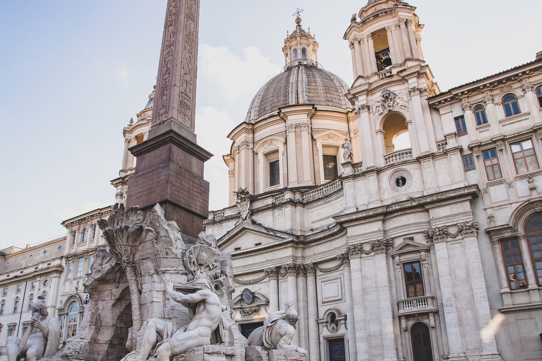 Piazza Navona rejtett kútjai és történelmi titkai