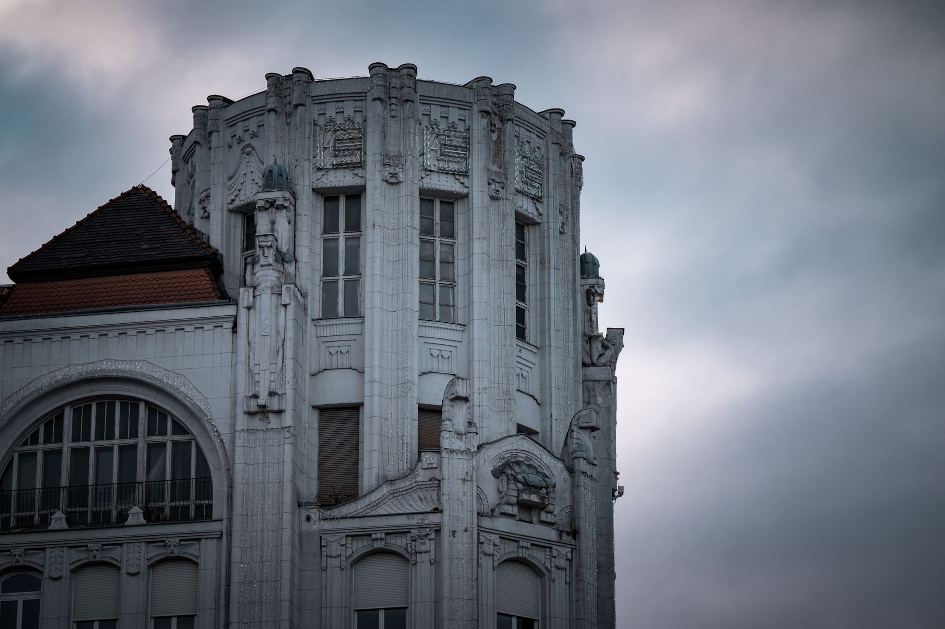 Riga szecessziós negyedének legszebb épülethomlokzatai felfedezésre várnak